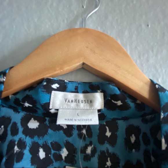 NWT Animal Print V-Neck Blouse Tank Top - Picture 11 of 12